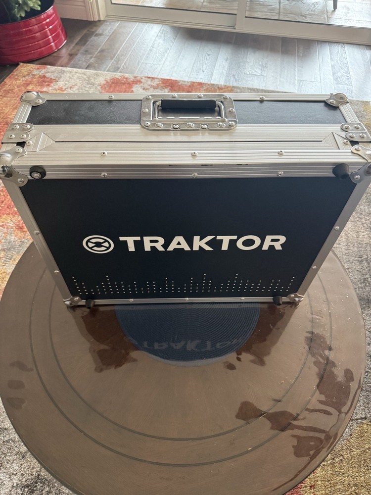 Native Instruments Traktor Kontrol S4 MK2+Case  Pro DJ Controller 4-Deck PCDJ