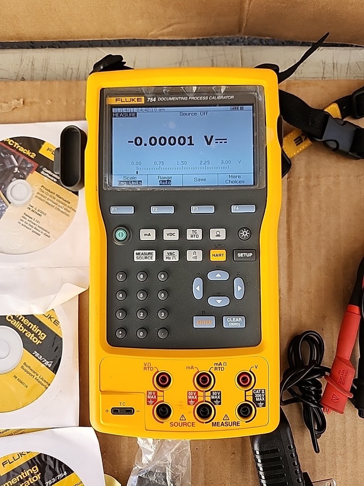 Fluke 754 Documenting Process Calibrator with HART Communication