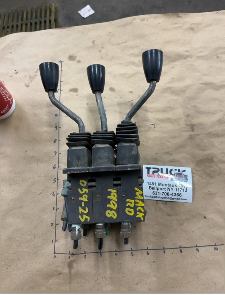 MACK RD TRIPLE HYDRAULIC CONTROL VALVE USED