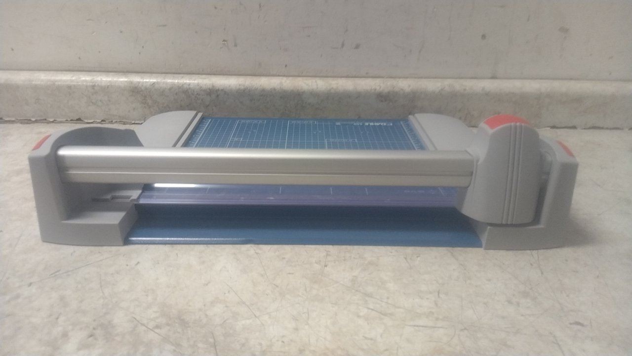 Dahle 440 30 Sheet Cap 14-1/8 In Cut L Rolling Blade Countertop Paper Trimmer
