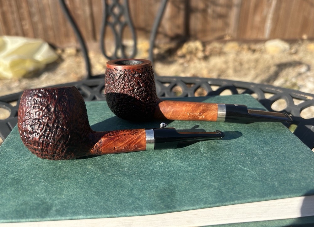 2 Pipe Lot: L’anatra Dalle Uova D’oro Rusticated Outstanding Condition