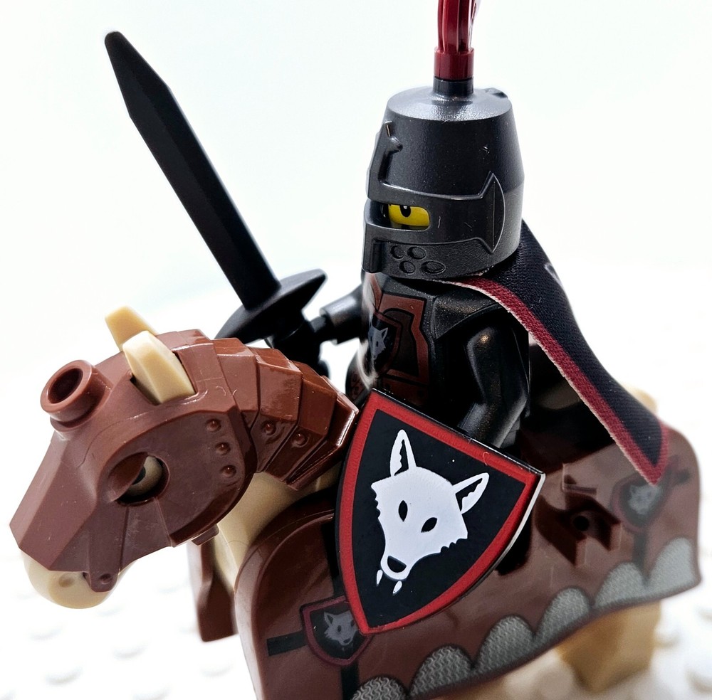 Custom Castle WOLFPACK Knight Commander (1 Figure + Horse & Barding)