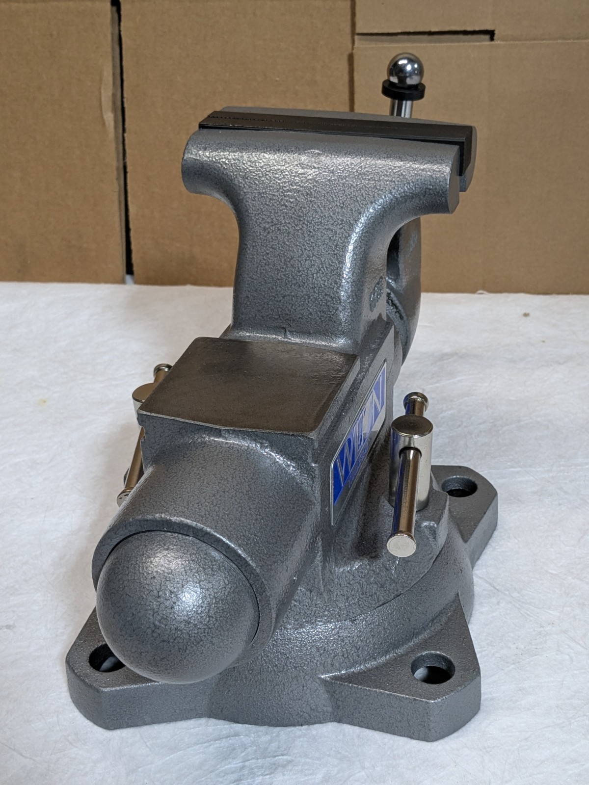 Wilton Tradesman Bench Vise w/ Swivel Base 5-1/2" Jaw Width 5" Opening Capacity