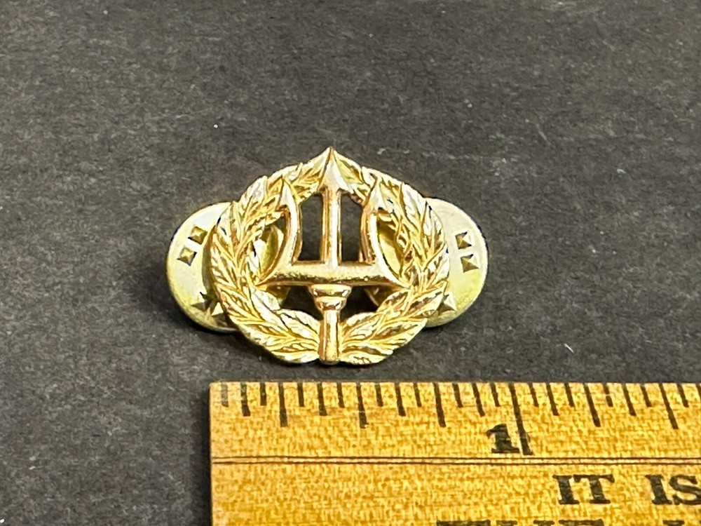 GENUINE U.S. NAVY BADGE: COMMAND ASHORE