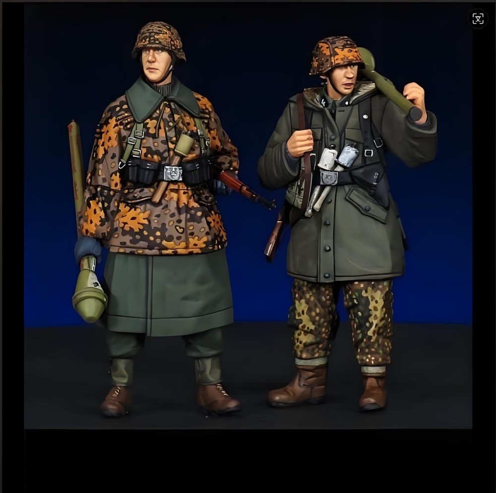 1/35 German Waffen SS Grenadier Panzerfaust Team (2 Figures) Unpainted