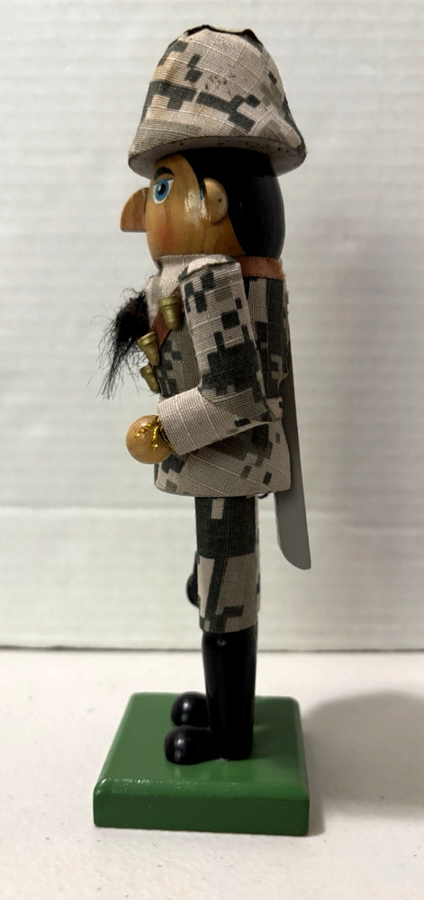 2009 Soldier Nutcracker 8” Camo Compass Limited Edition 1685/16916