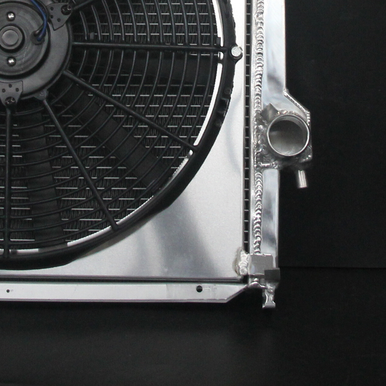 Radiator+Fan Shroud For 1991-2000 BMW Z3 318ti 318is 318i 2.0L 1.9L 1.8L MT 1295