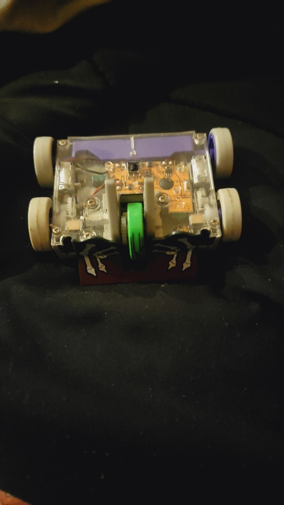 (2) HEXBUG BATTLEBOTS Witch Doctor + TANK BASE NO REMOTES Tested