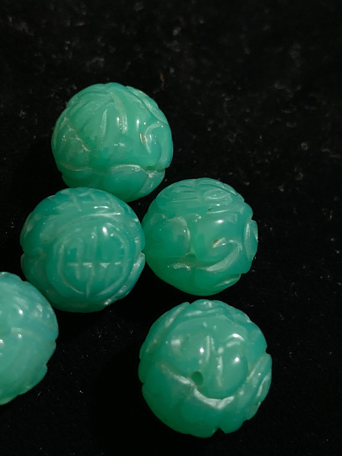 One Vintage Carved Chinese Bead Bright Green Onyx Round Shou Design 14mm