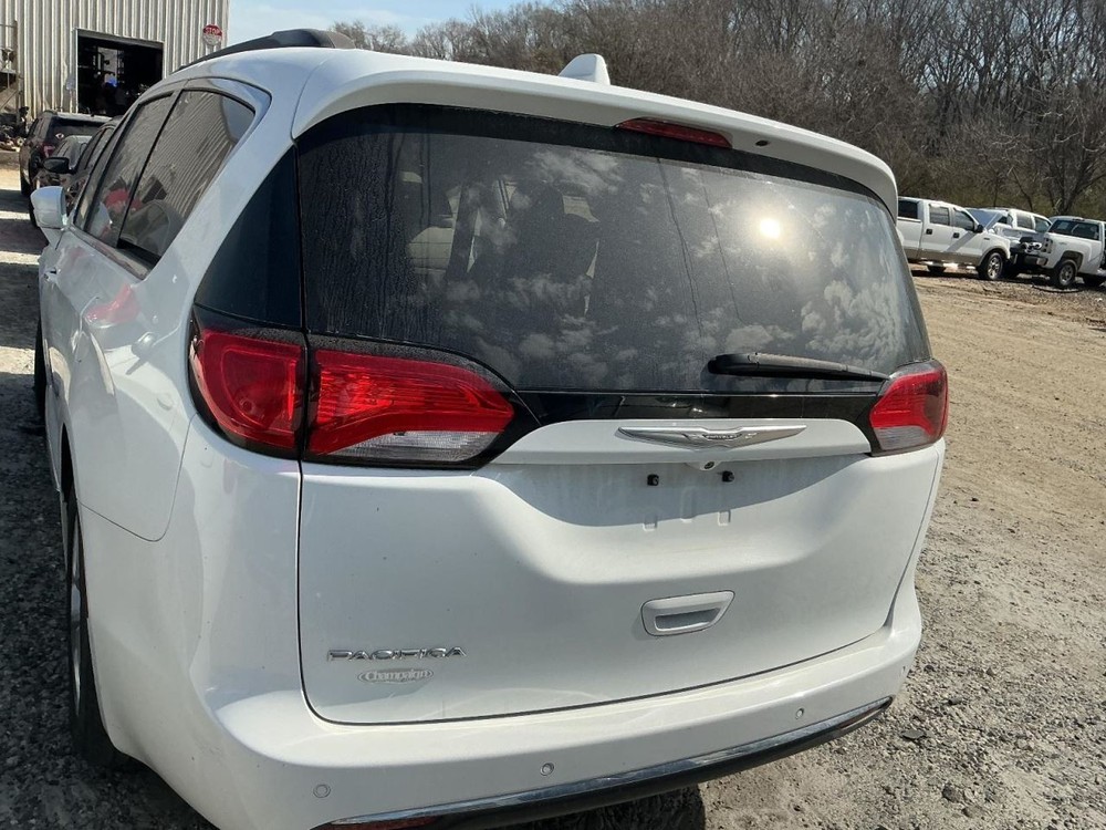 PACIFICA 2017 Glove Box 4990080