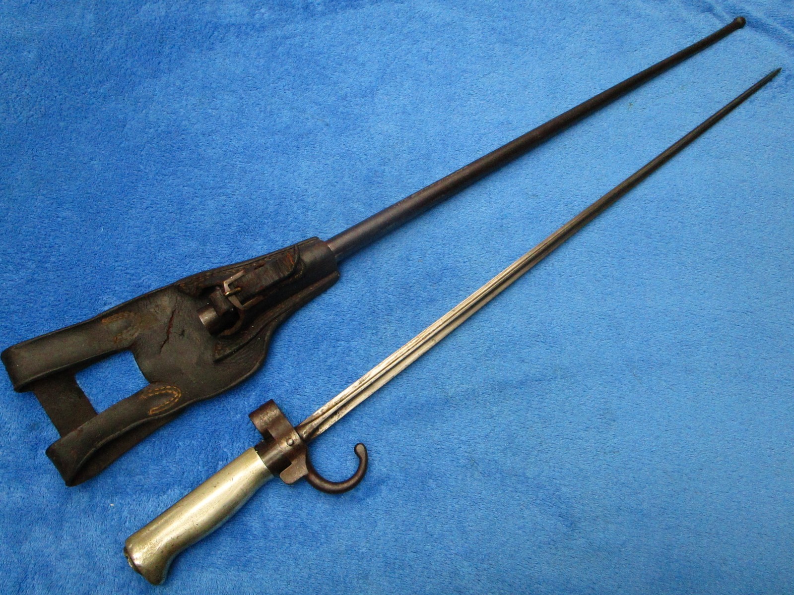 ORIGINAL ANTIQUE M1886 FRENCH LEBEL "ROSALIE" BAYONET AND SCABBARD WITH FROG