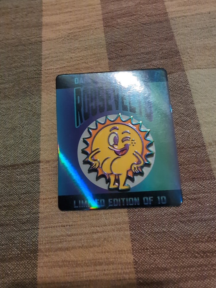 RSVLTS PIN LE 10 Sun Butt Winking