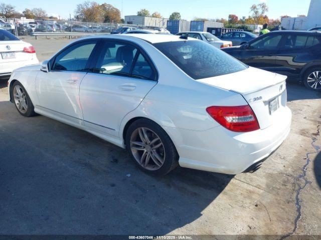 C220 2013 Glove Box 4964459