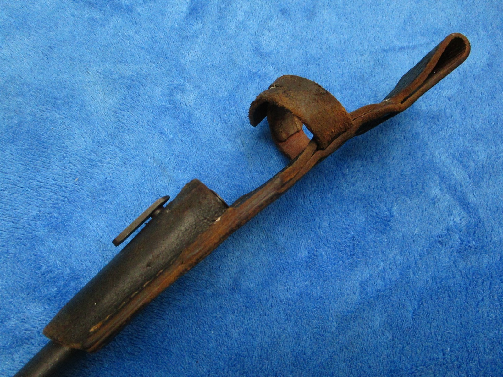 ORIGINAL WW2 GERMAN HERDER FFC 1944 BAYONET AND FFC 1944 SCABBARD WITH QFG FROG