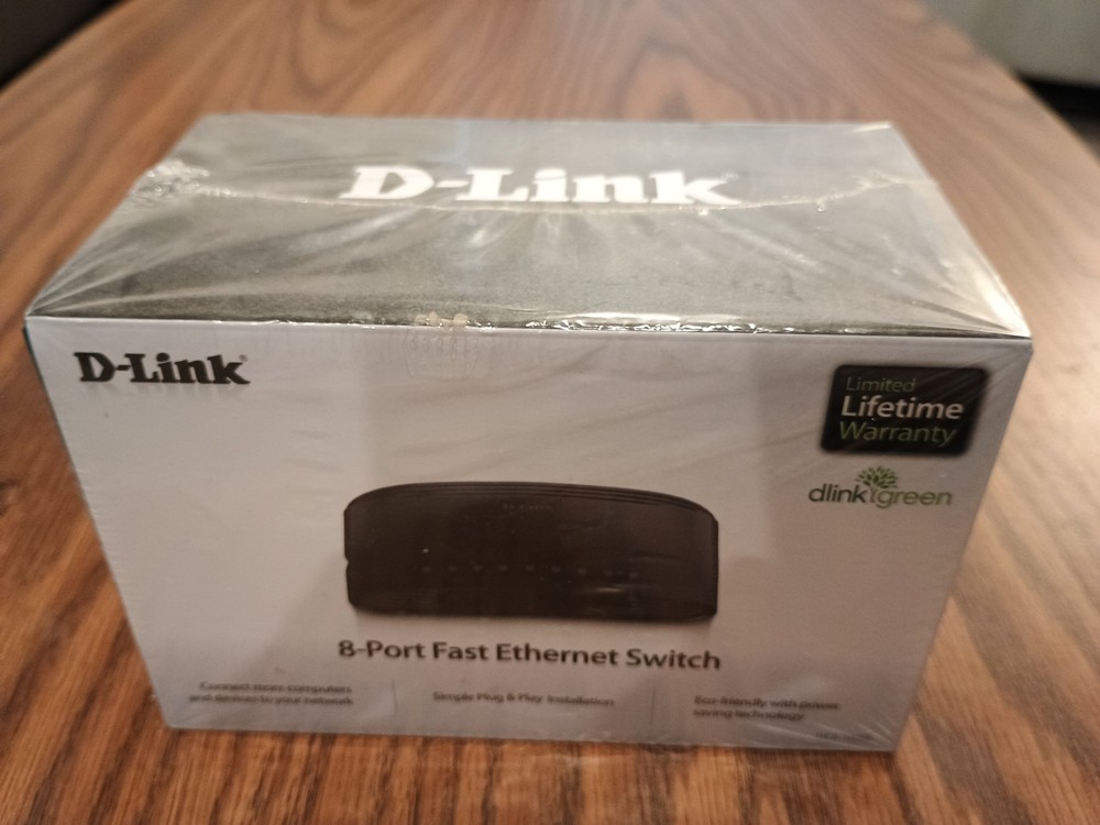 D-Link  DES (DES1008PA) 8-Ports External Switch