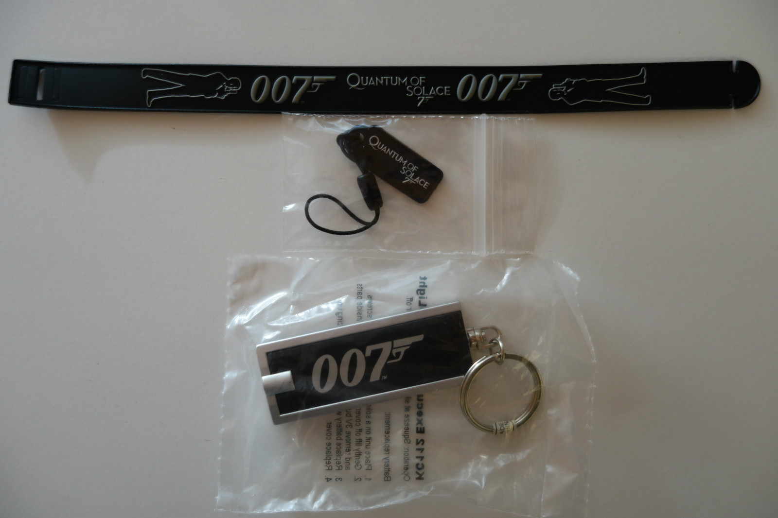 James Bond 007 Wristband, Phone Tag & Keyring Light Set, Quantum of Solace Gift