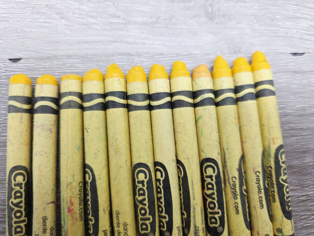 12 Count Crayola Crayons Yellow Dandelion