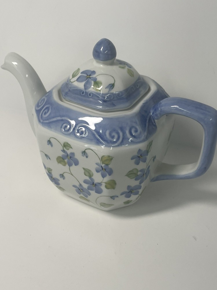 Teapot with Blue Morning Glory Pattern