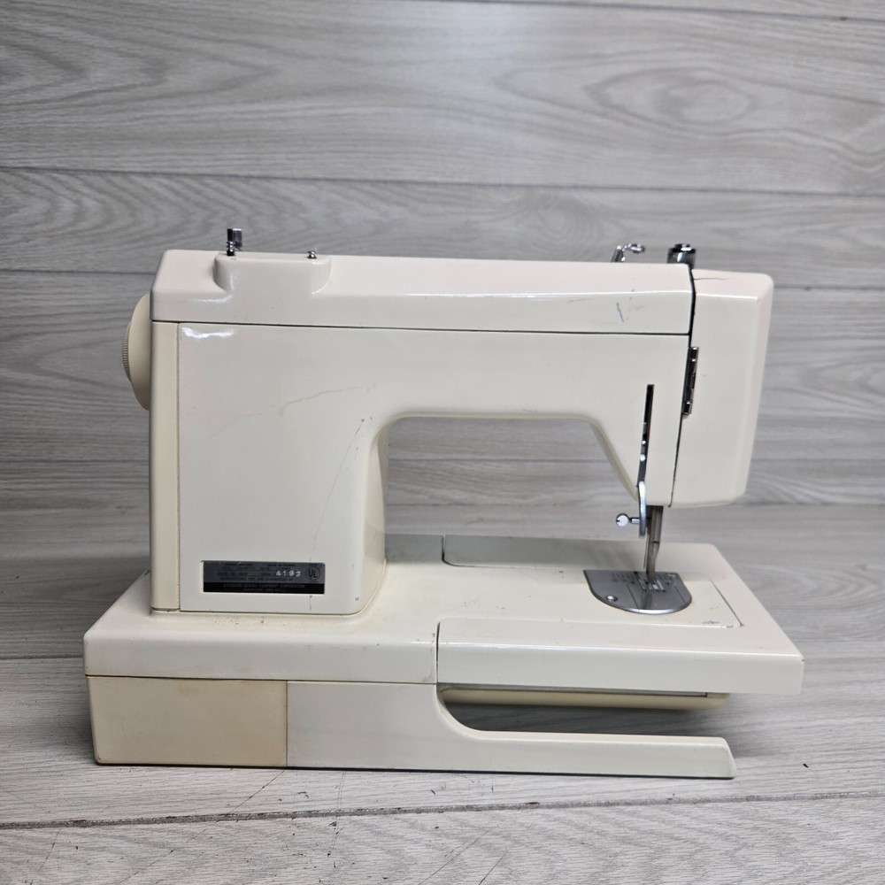 VINTAGE DOMESTIC 3900F STITCHER SEWING MACHINE *UNTESTED*