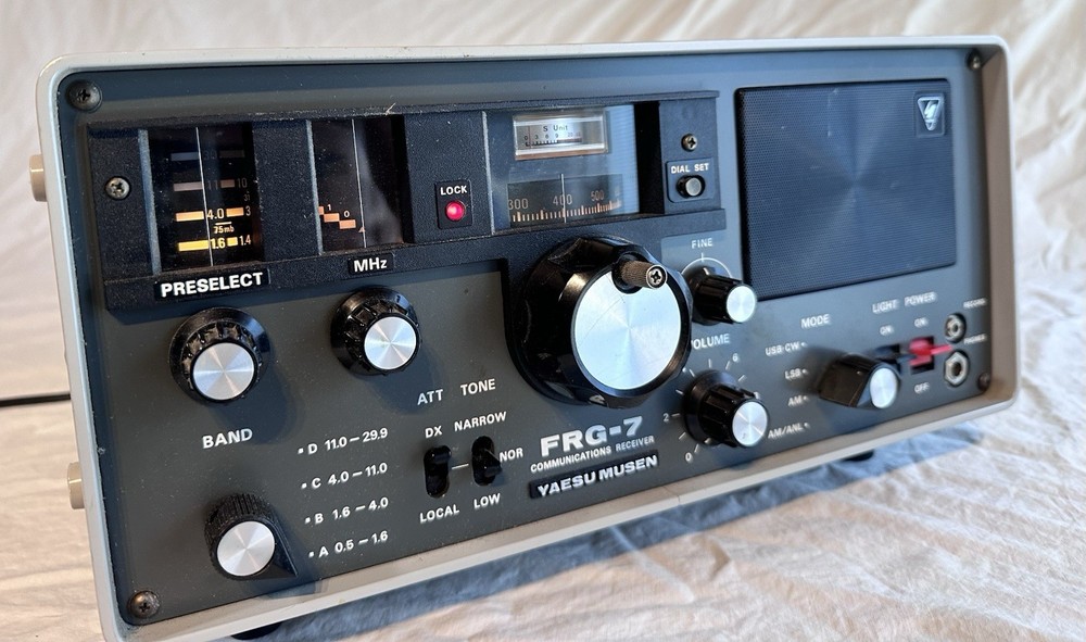 Yeasu FRG-7 Shortwave Radio Turns In Lights Up