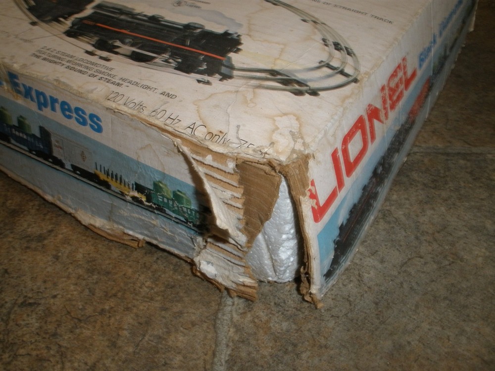 VINTAGE LIONEL BLACK DIAMOND EXPRESS TRAIN SET IN BOX (UNTESTED)