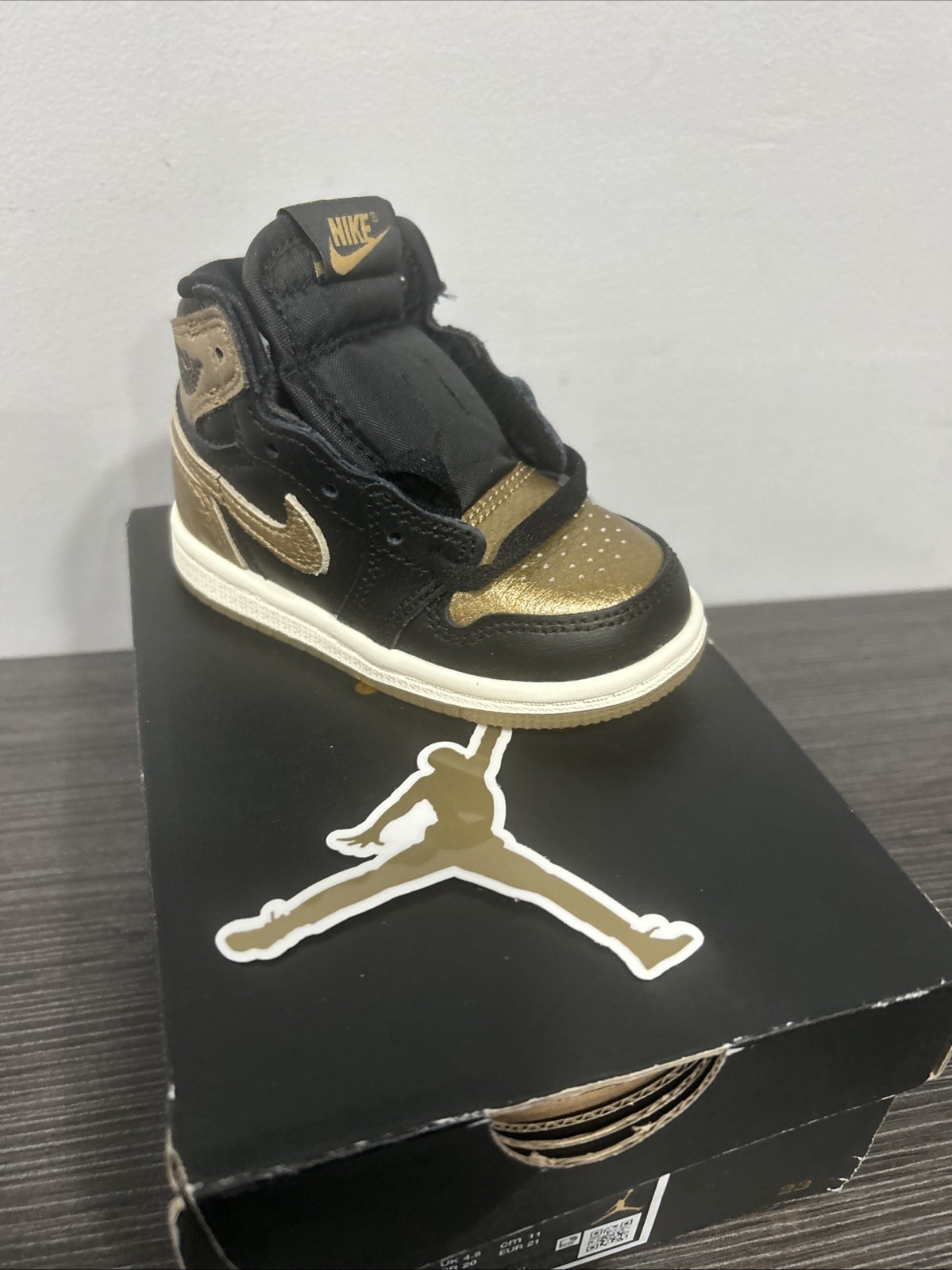 Jordan 1 Retro High OG (TD) - Black/Metallic Gold-Sail Size 5C FD1413-071