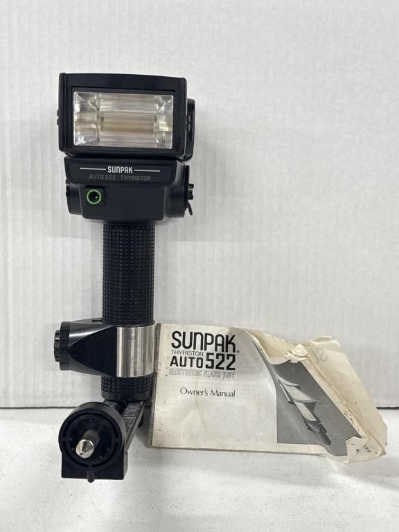 Sunpack Auto 522 Thyristor Handle Mount Camera Flash With Bracket Untested