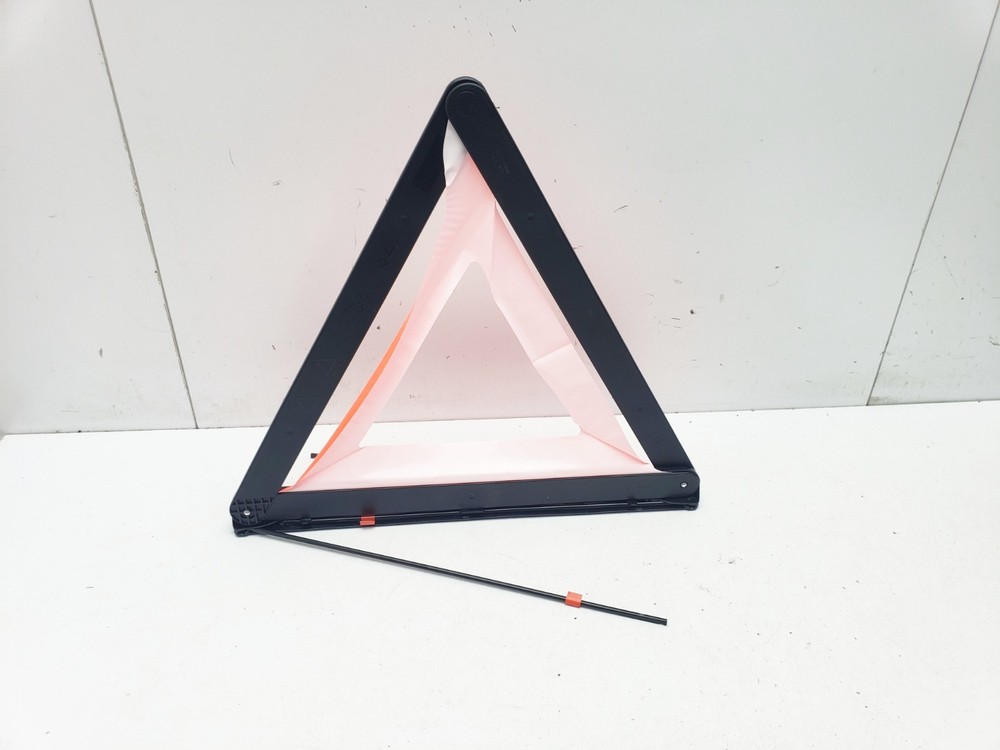 AUDI Q3 8U HAZARD WARNING TRIANGLE 2012 8K0860251