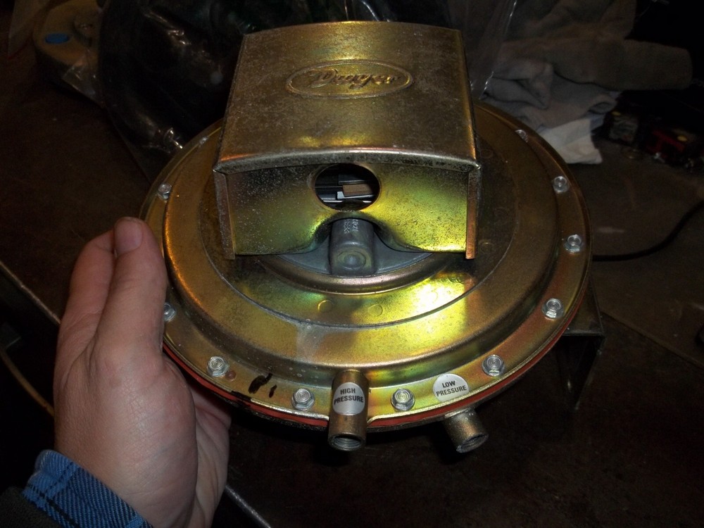 NIB DWYER 1640-0 FLOATING CONTACT NULL SWITCH (CC1)