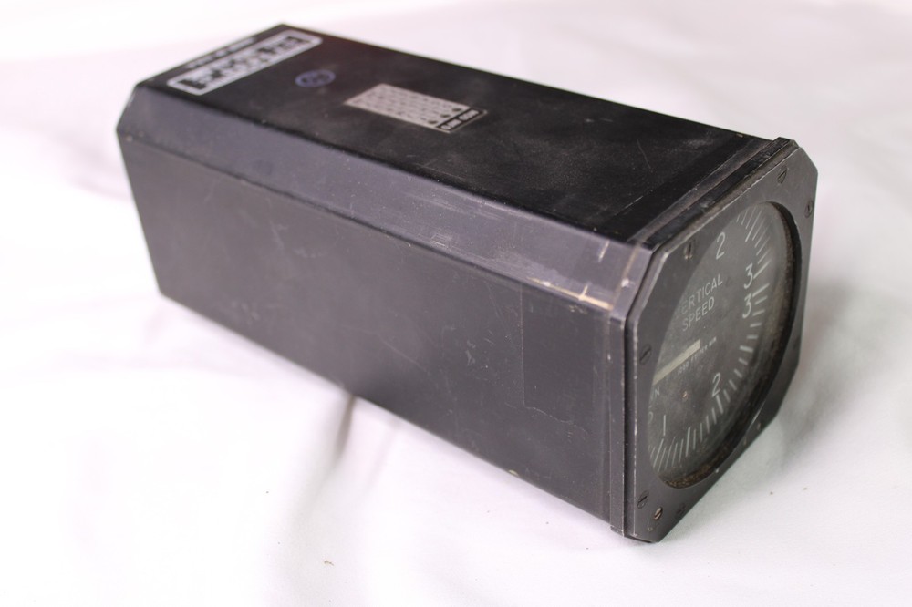 Intercontinental Dynamics VSI Vertical Speed Indicator A2 P/N 550-34670-324