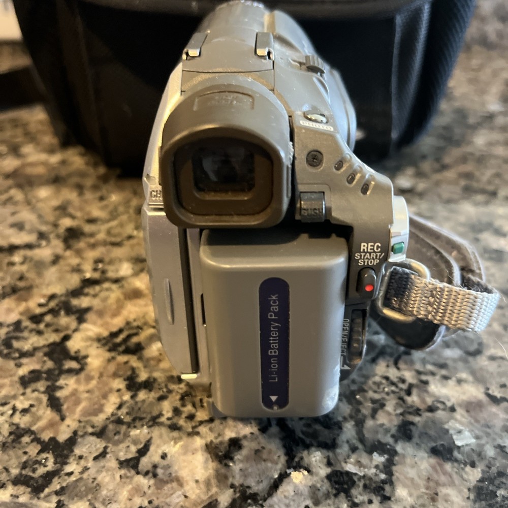 HANDYCAM DCR-HC32 w/CAMERA CASE