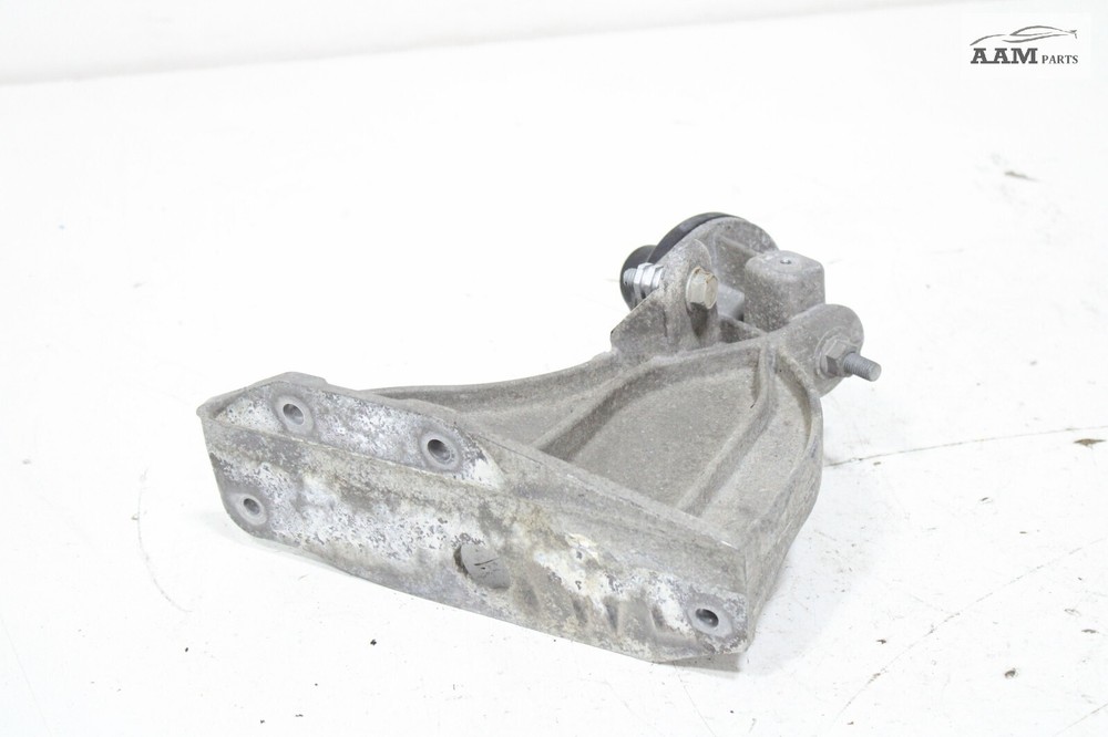 2018-24 FREIGHTLINER CASCADIA FRONT RIGHT SIDE HOOD SUPPORT BRACKET OEM