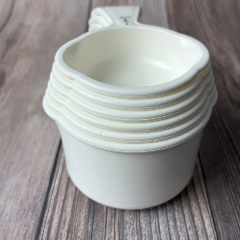 Tupperware Vintage Measuring Cup Set Nesting Curved Handle White Easy Pour Side