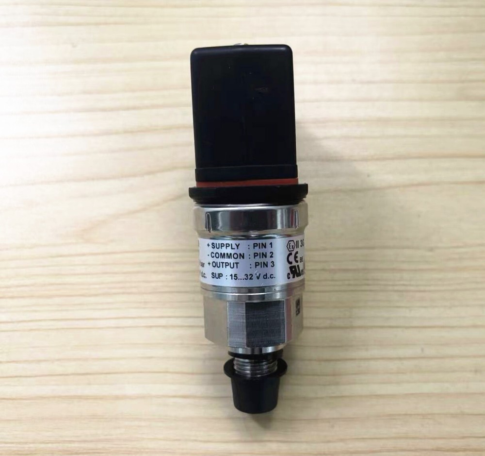 1pcs Danfoss MBS3050 060G3557 pressure sensor