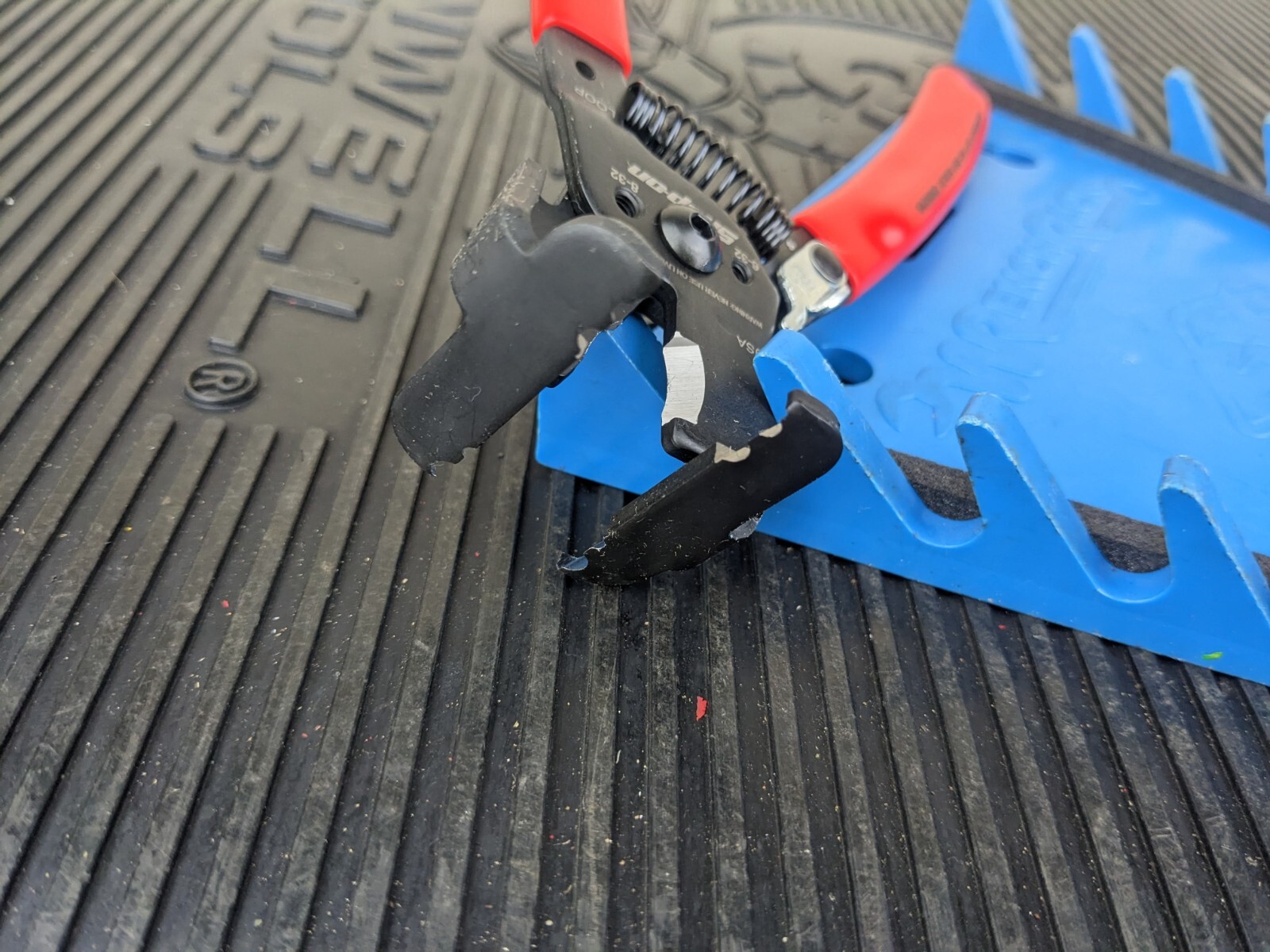 #bf266 Snap-on Tools USA RED Soft Grip 7" Inline Wire Stripper / Cutter PWCHHD7