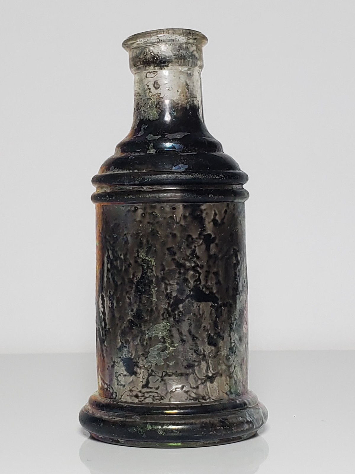 Antique Inkwell from the 1800s «1/18 Co». Heavy thick glass.