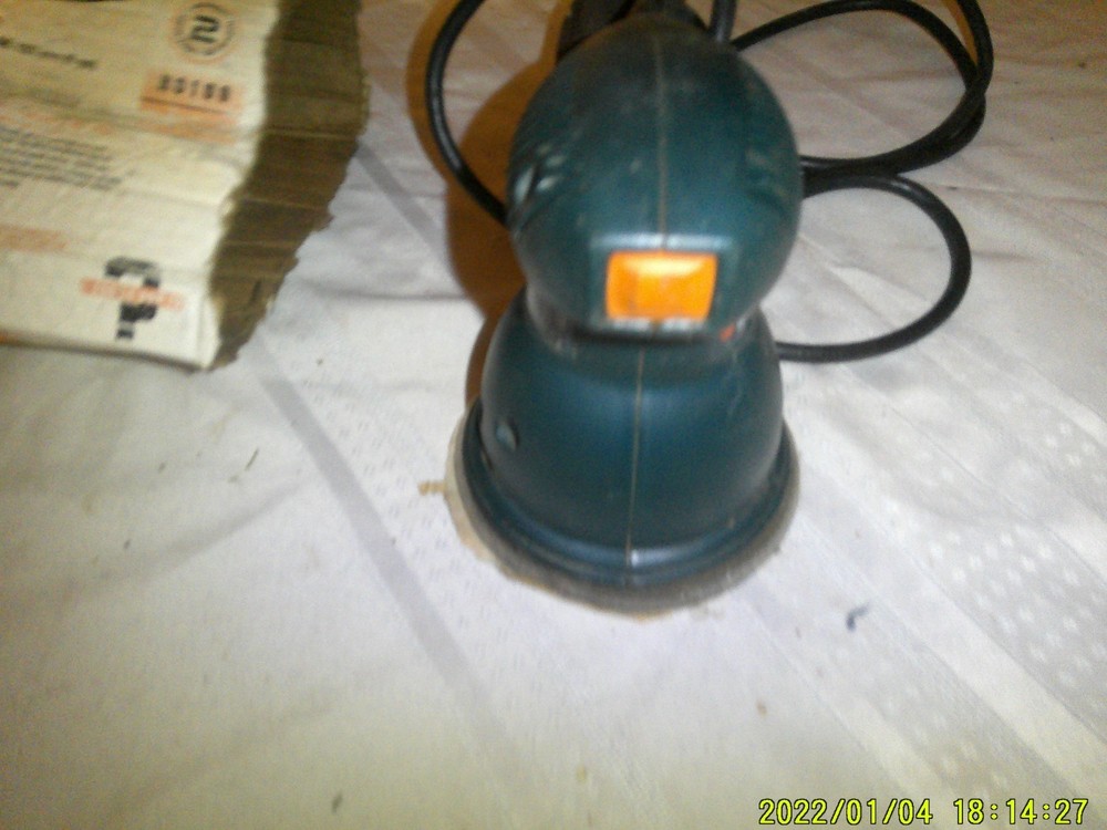 OLDER USED BLACK & DECKER RANDOM ORVFIT HAND SANDER