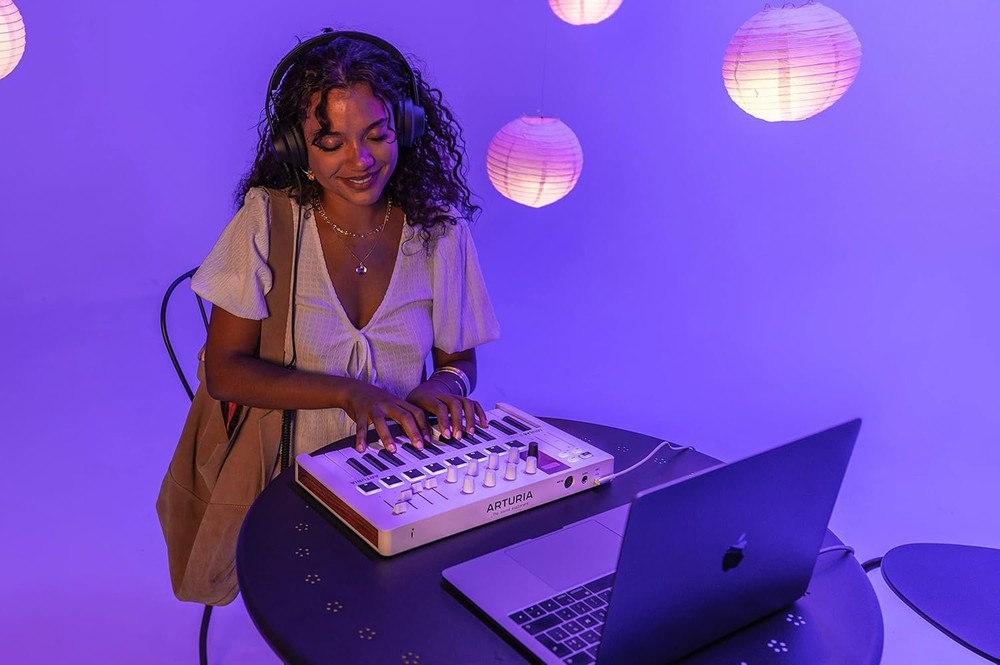 Arturia MiniLab 3 25-Key USB MIDI Controller – White