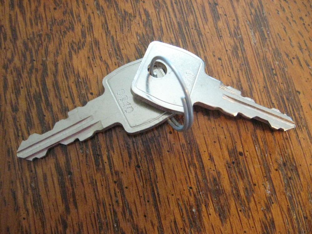 (2) 0010 Keys rollback  truck  tool box