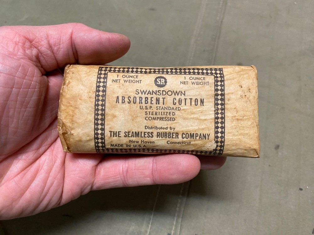 ORIGINAL WWII US ARMY MEDIC MEDICAL FIRST ABSORBENT COTTON BANDAGE-SEALED
