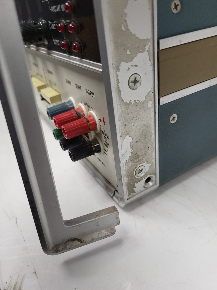 Fluke 3330B Constant Current Voltage Calibrator Parts (Powers On)