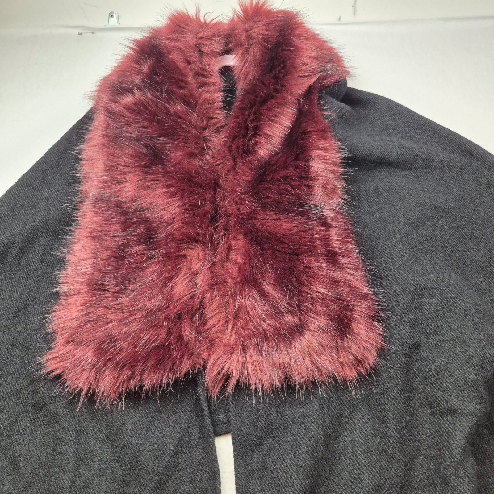 Jessica McClintock Faux Fur Trimmed Shawl Wrap Scarf Black Red Fringe One Size