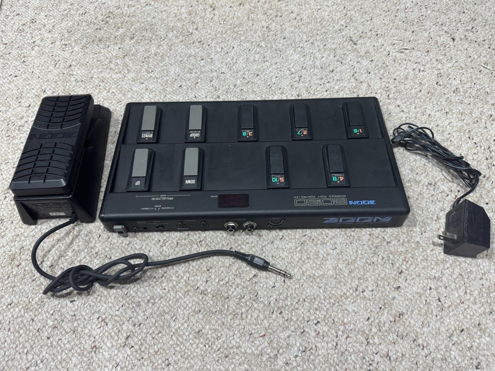 ZOOM 9150 Valve DSP Multi-Effect Processor with Zoom 8050 MIDI Foot Controller