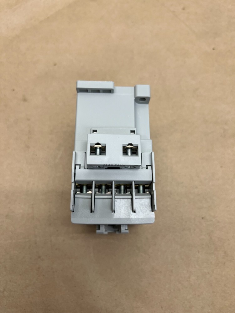 Allen Bradley 100-C09D10 Ser. A Contactor