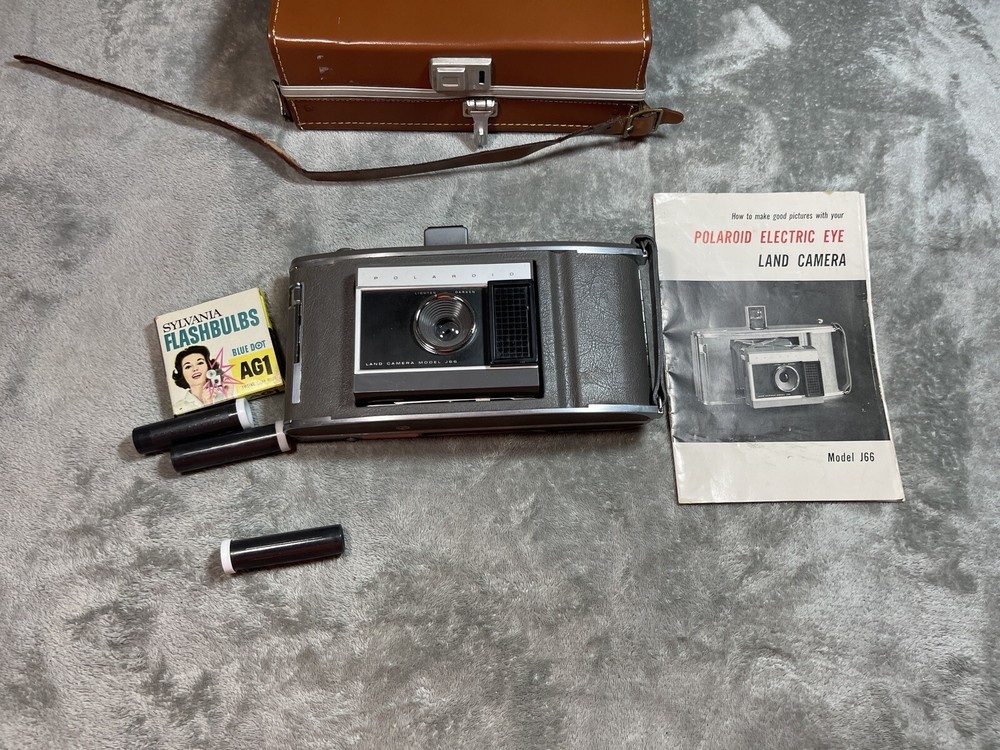 POLAROID LAND CAMERA MODEL J66 !! UNTESTED.