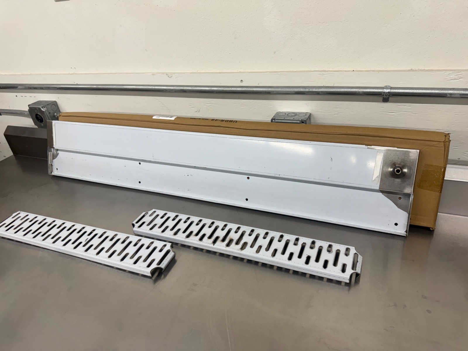 John Boos UBDR-48 48" Wide under bar mount drink rail - FREE SHIPPING!