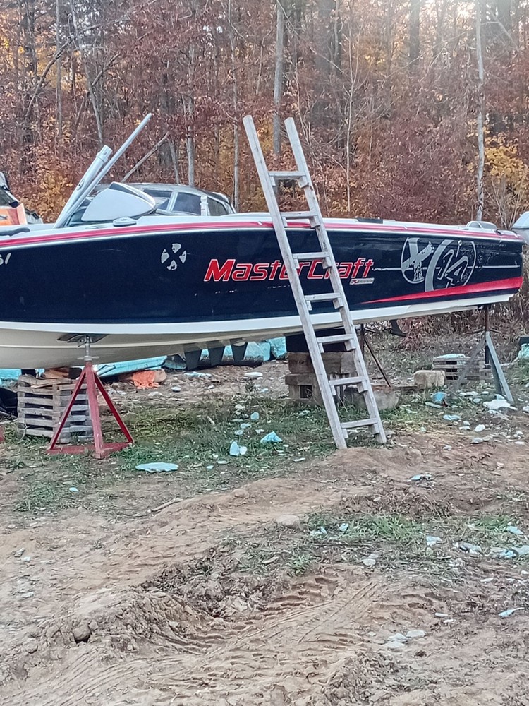 Mastercraft X14 Ski Boat Centre Walk Through Window Windshield.