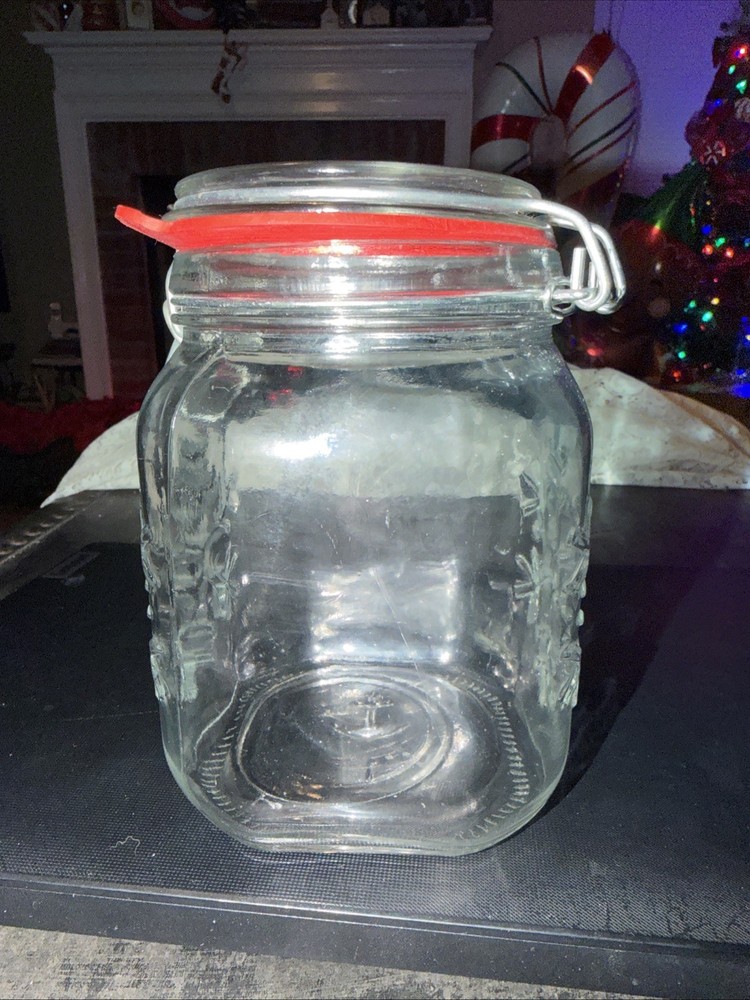 Snowflake Theme Anchor Hocking 38 0z jar glass locking container