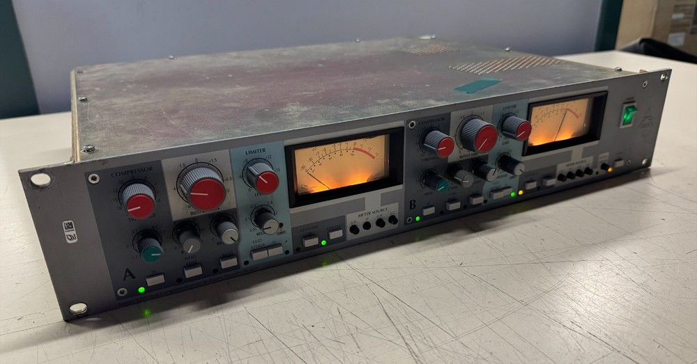 Amek System 9098 Dual Compressor/Limiter by Rupert Neve