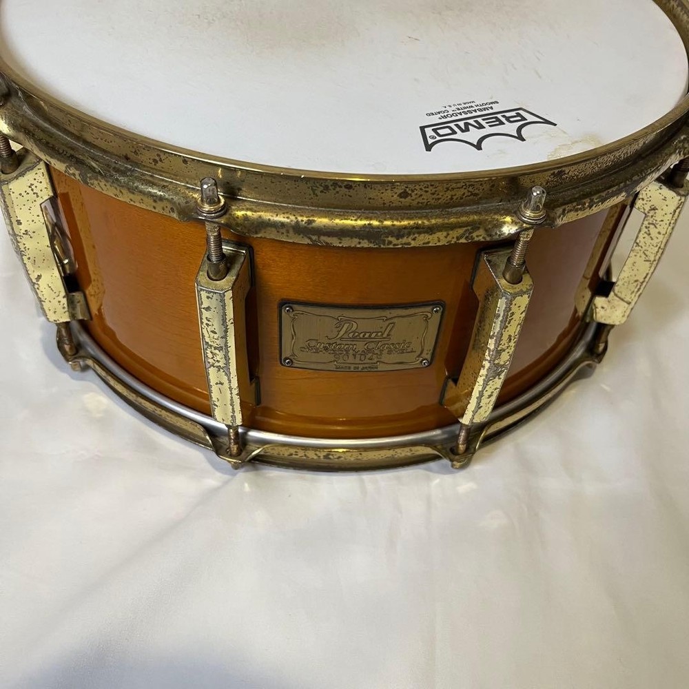 Pearl Custom Classic One Piece Maple Shell Snare Drum